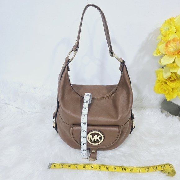 Michael Kors leather hobo with one main compartment and two outside compartments - Picture 5 of 17